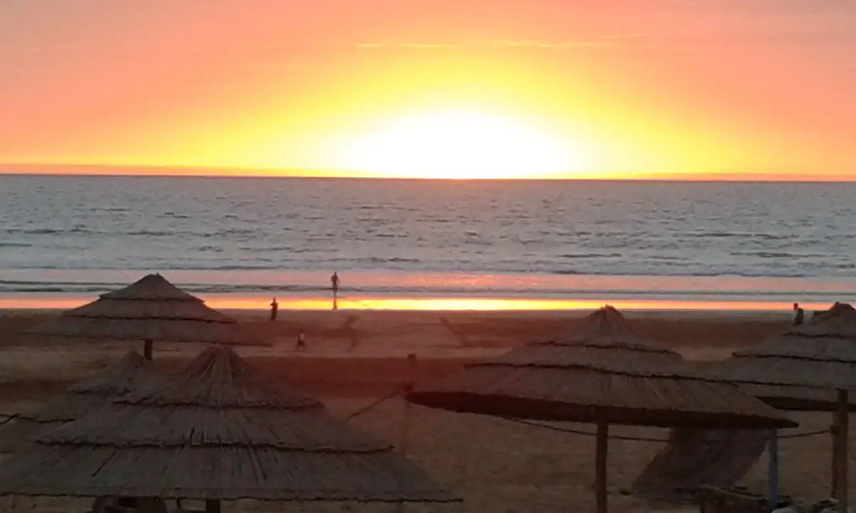 La plage d’Agadir au coucher du soleil
